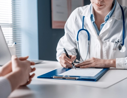 Liaison avec les médecins